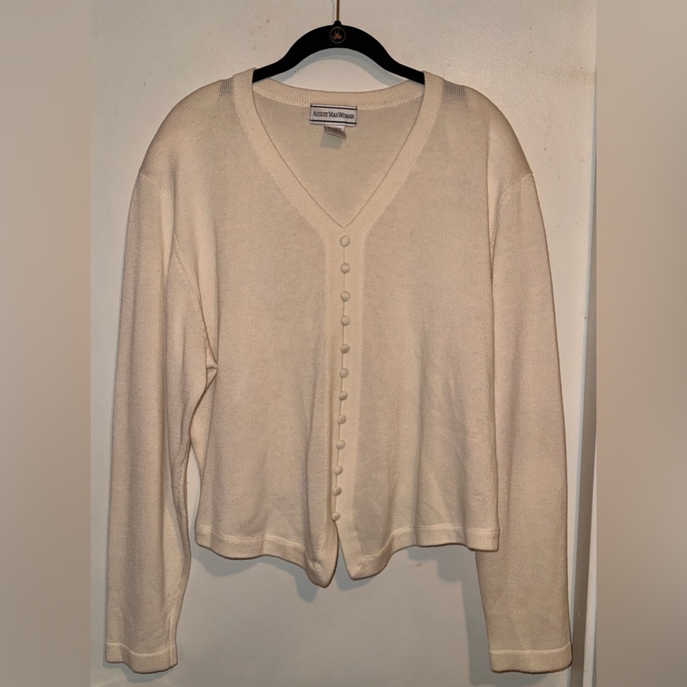 August Max white sweater